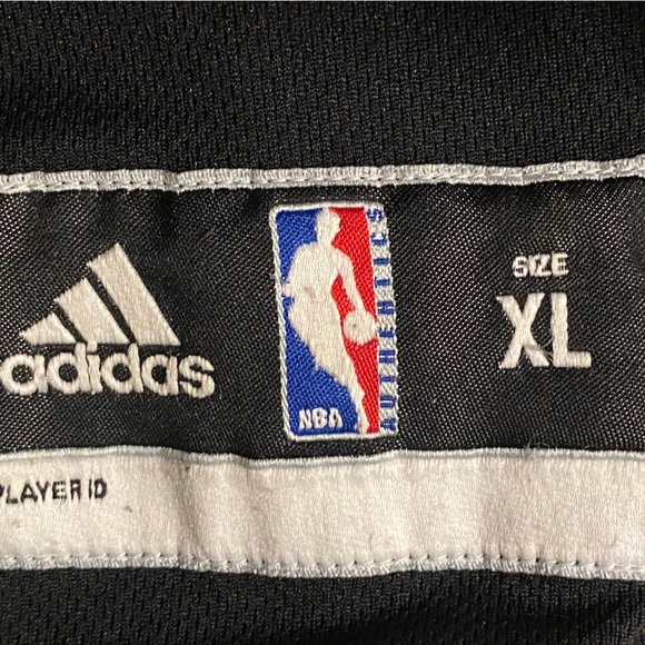 LeBron James Miami Heat No. 6 Basketball jersey - Picture 5 of 15